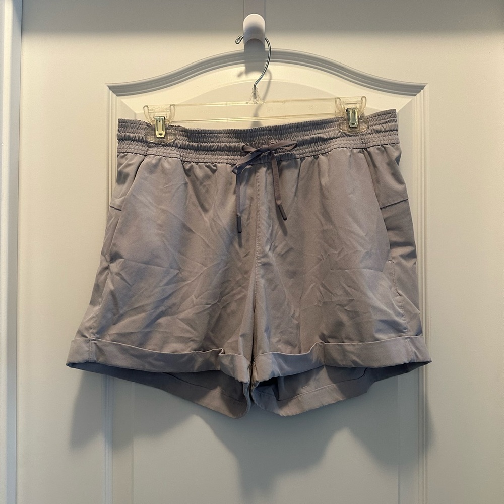 Lululemon shorts size 8